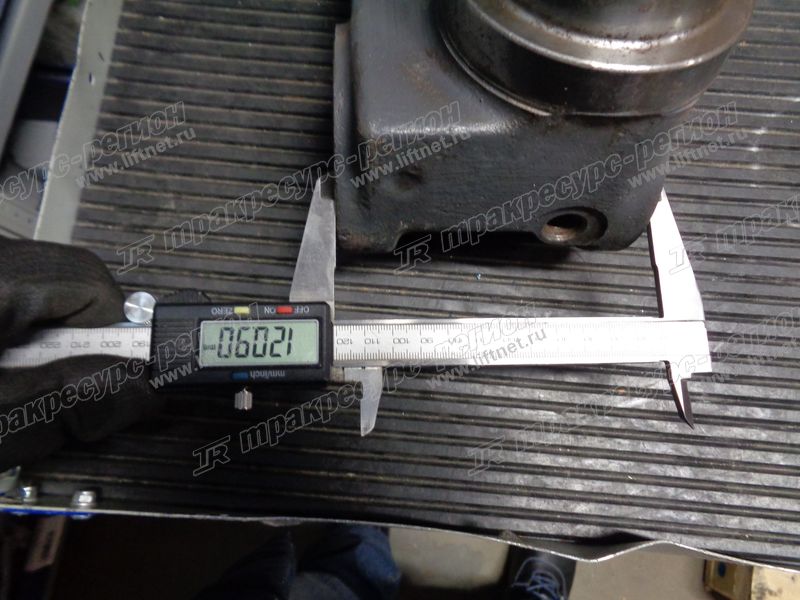 Кулак левый FD82806BA