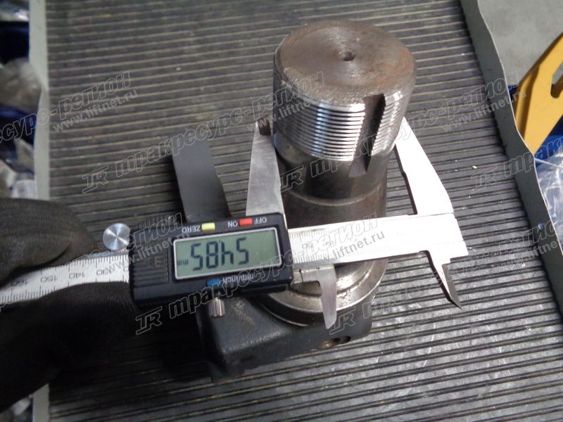 Кулак левый FD82806BA