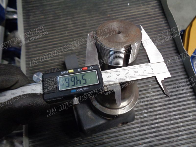 Кулак левый FD82806BA