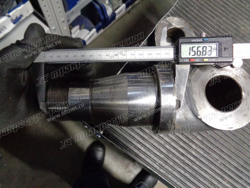 Кулак левый FD82806BA