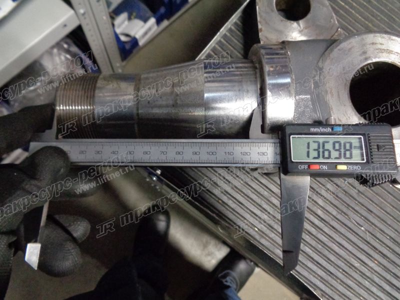 Кулак левый FD82806BA