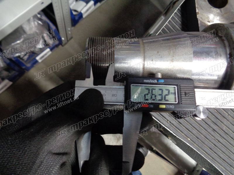 Кулак левый FD82806BA