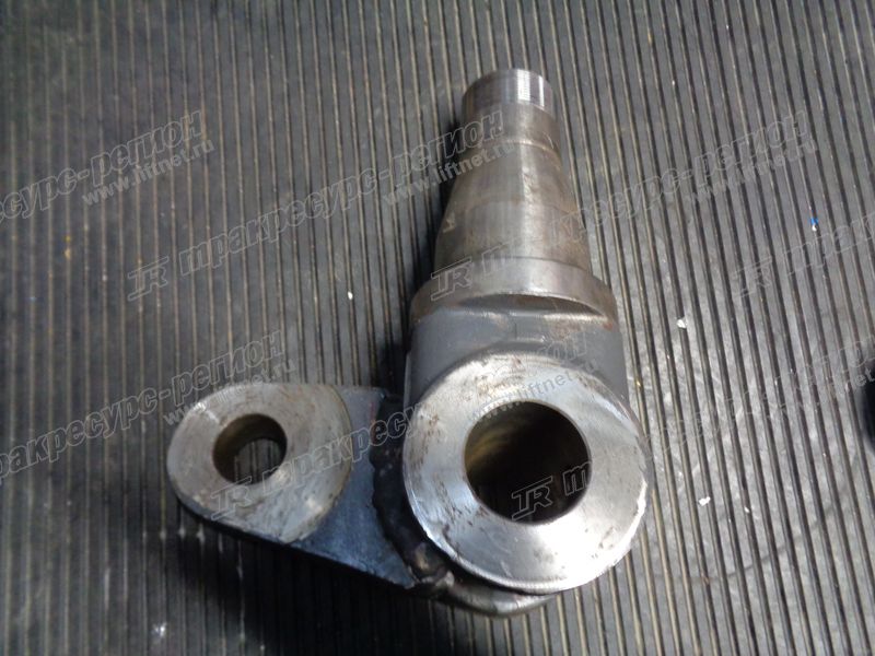 Кулак правый FD82806B9