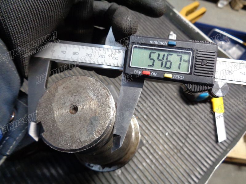 Кулак правый FD82806B9
