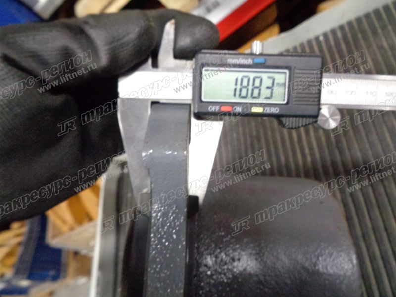 Ступица управляемого моста FD82806FF