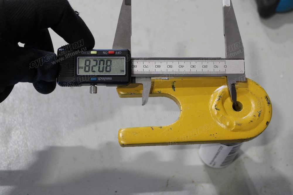 Палец гидроцилиндра поворота 251702735