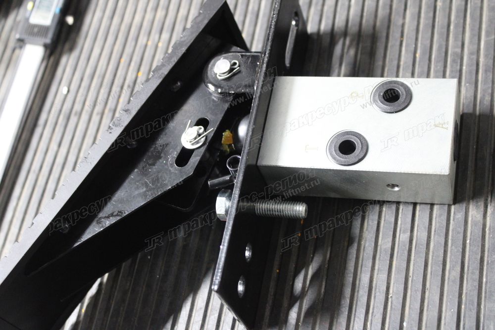 Педаль газа CDM6060