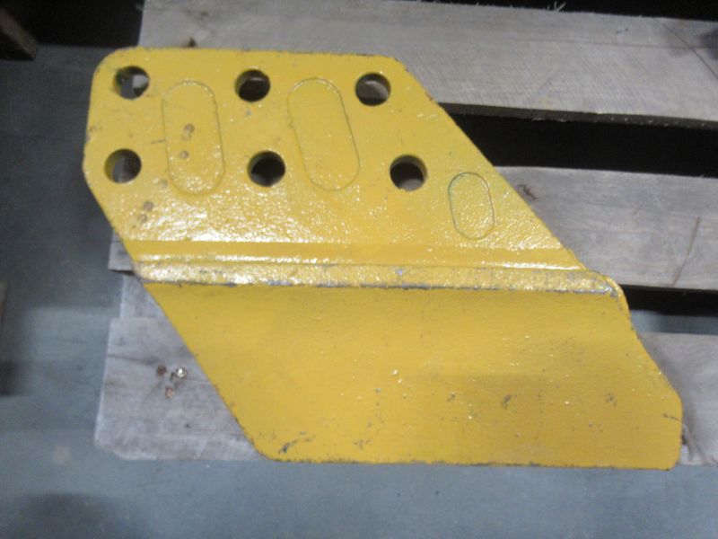 Бокорез ковша левый CDM6266