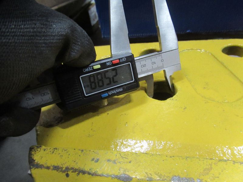 Бокорез ковша левый CDM6266
