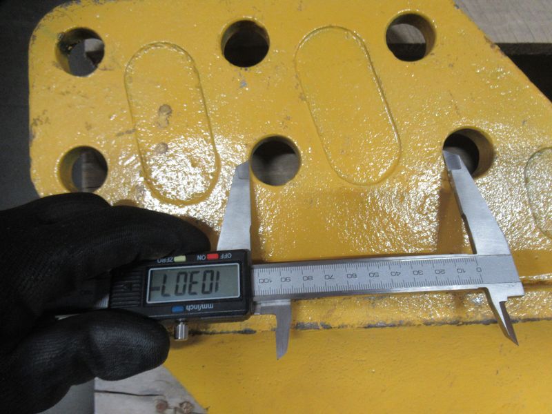 Бокорез ковша левый CDM6266