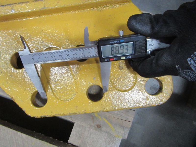 Бокорез ковша левый CDM6266