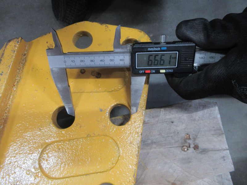 Бокорез ковша левый CDM6266