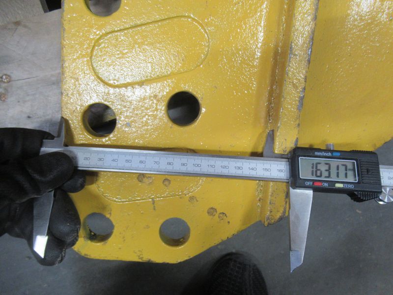 Бокорез ковша левый CDM6266