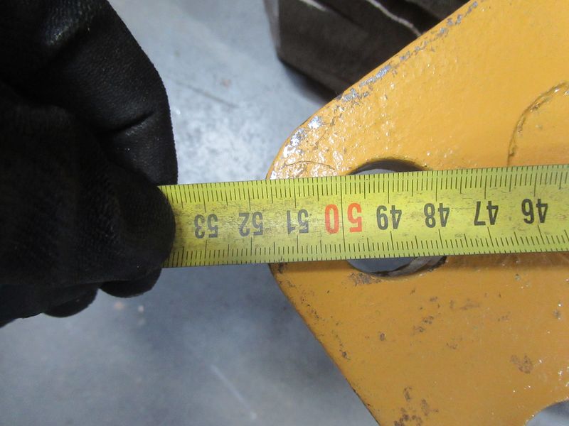Бокорез ковша левый CDM6266