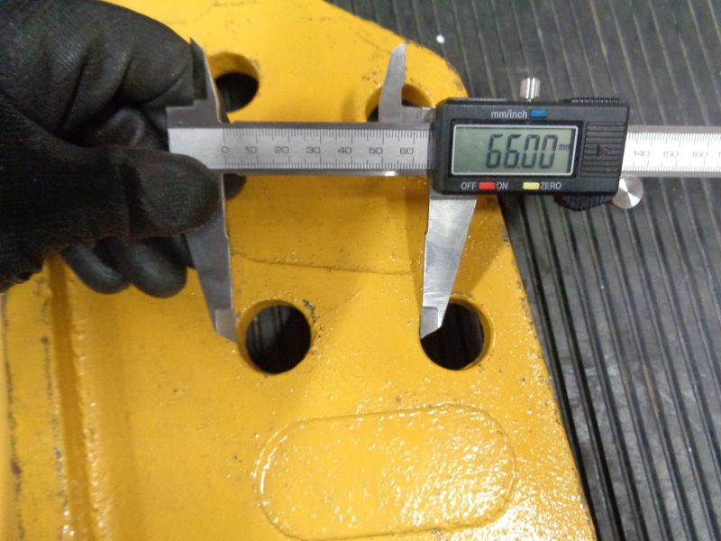 Бокорез ковша правый CDM6266