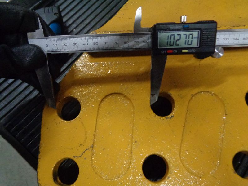 Бокорез ковша правый CDM6266