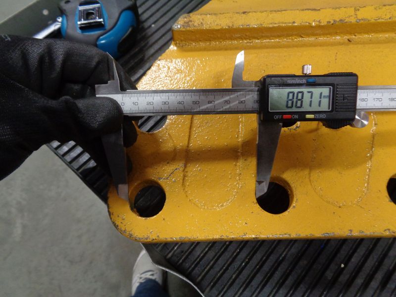 Бокорез ковша правый CDM6266