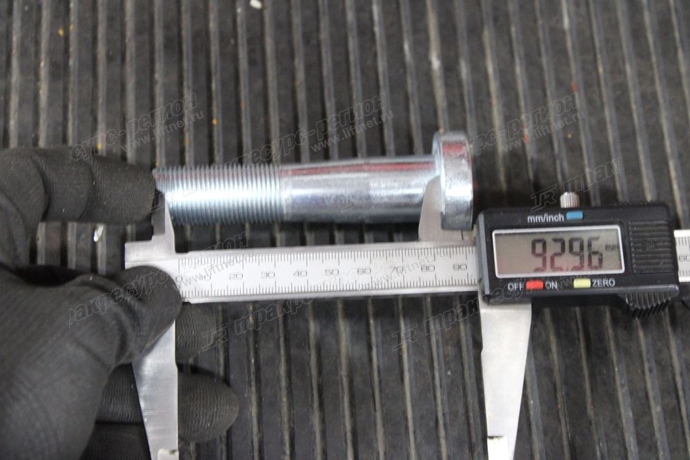 Болт крепления диска (шпилька) CDM876G