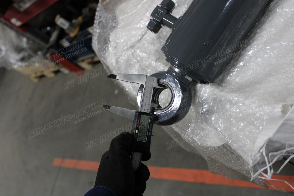 Цилиндр рулевой CDM853G