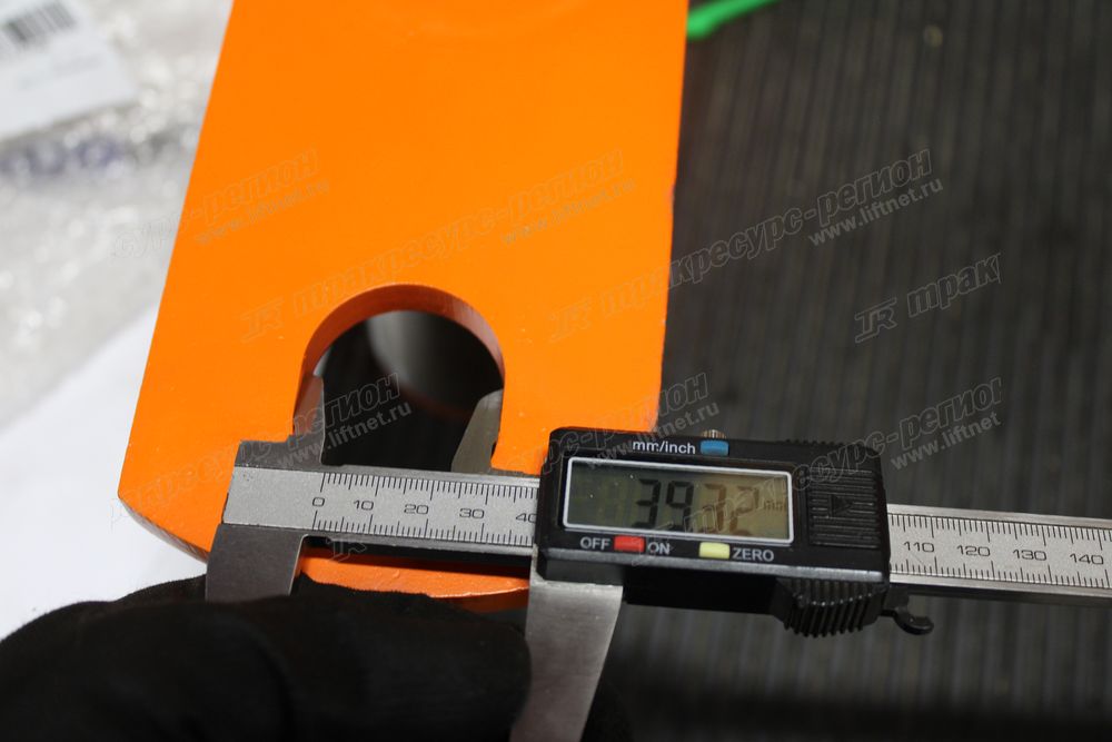 Палец цилиндра рычага CDM6225