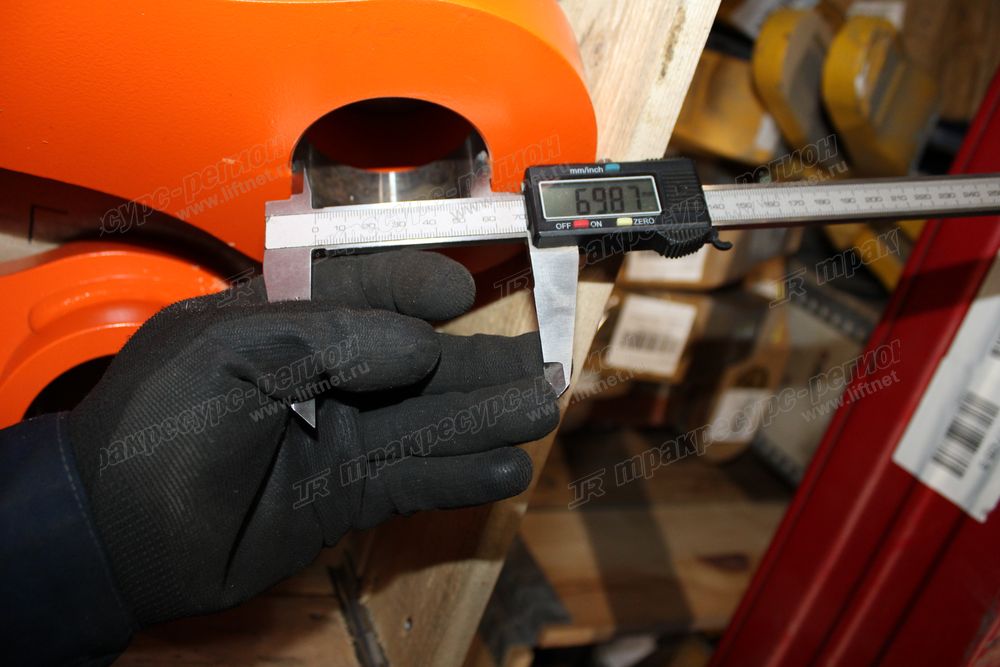 Тяга ковша левая CDM6205