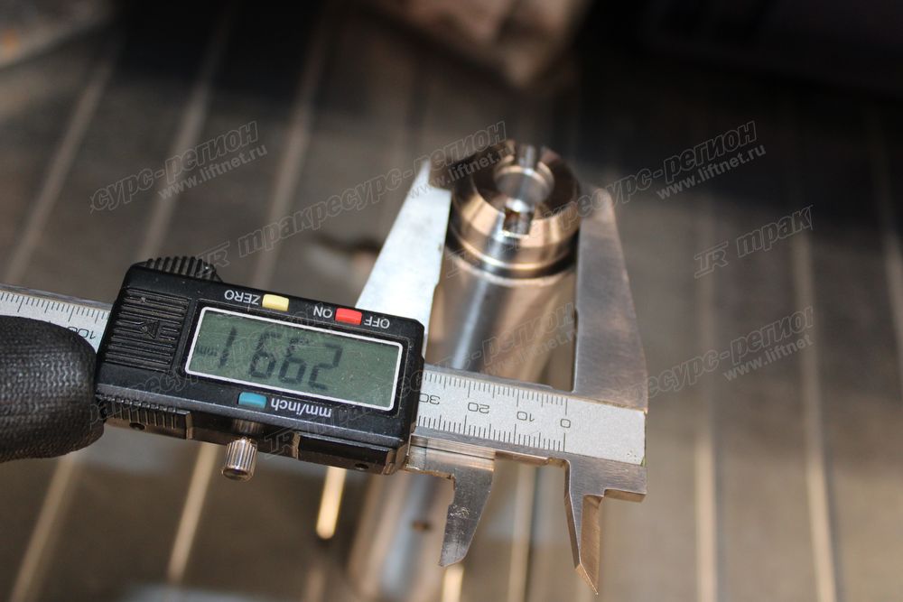 Шкворень управляемого моста левый 3EC-24-51330