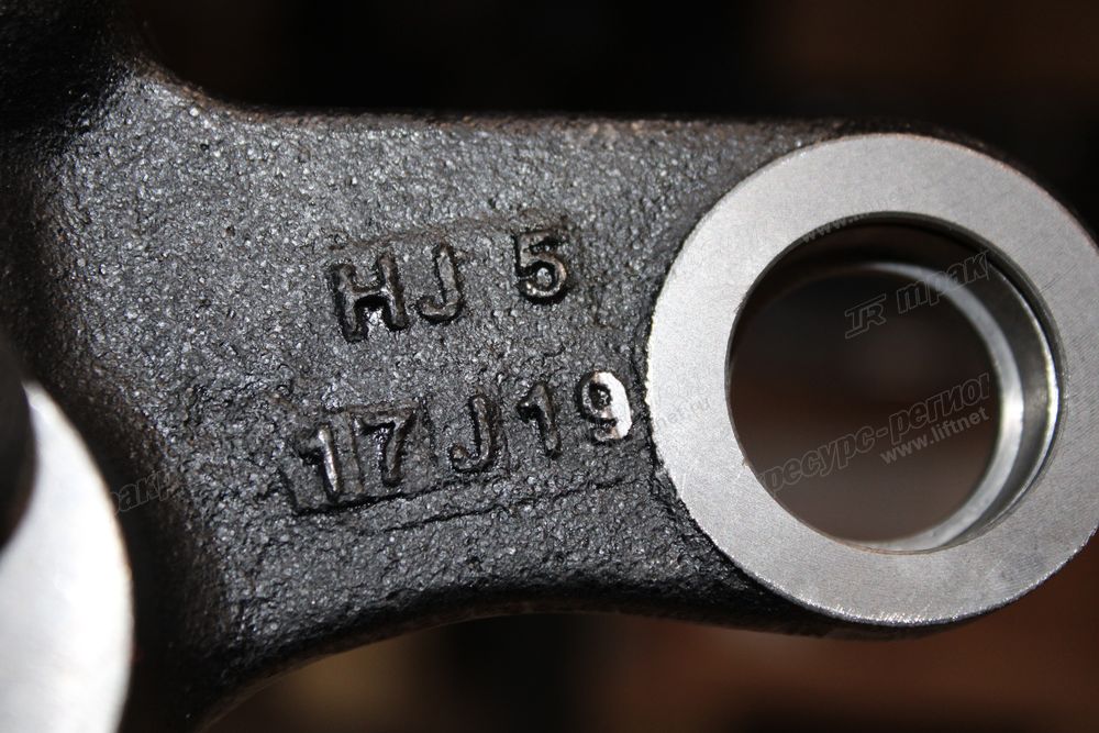 Кулак поворотный правый 91C43-02700