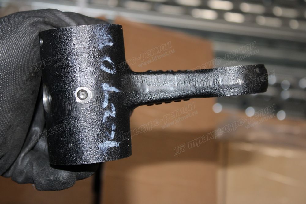 Кулак поворотный правый 91C43-02700