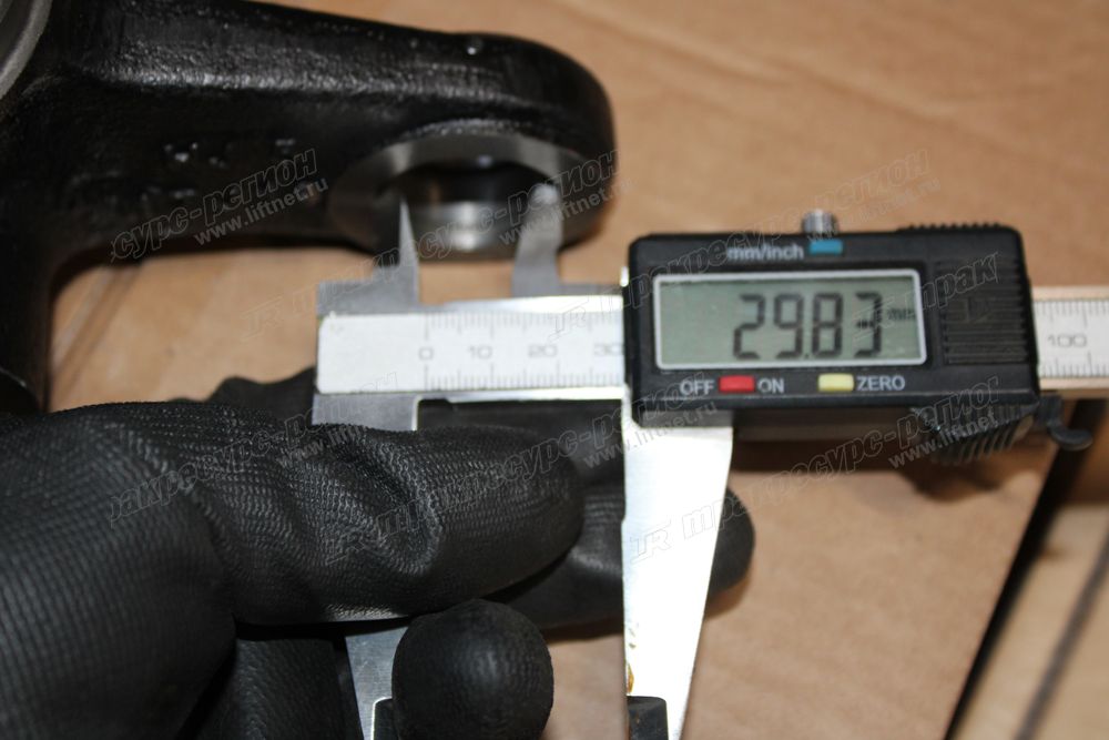 Кулак поворотный правый 91C43-02700
