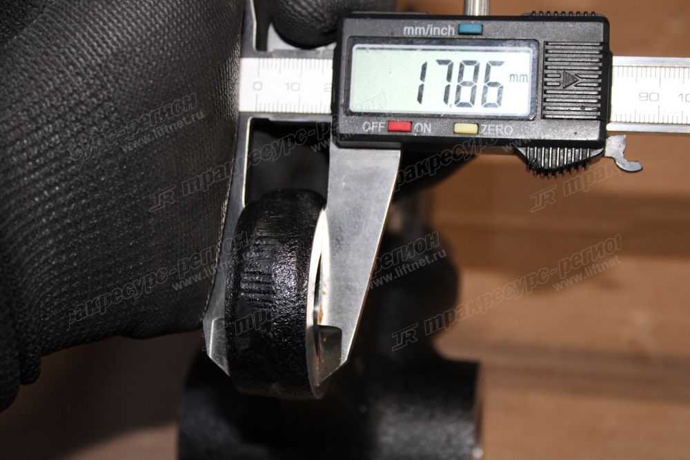 Кулак поворотный правый 91C43-02700