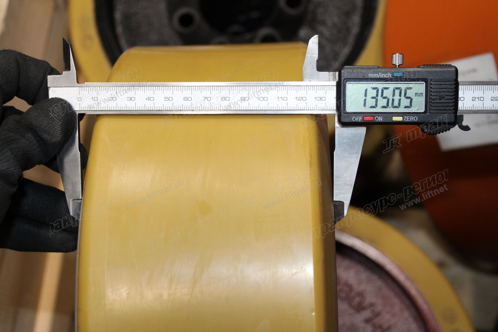 Колесо ведущее 343x135-80 PU