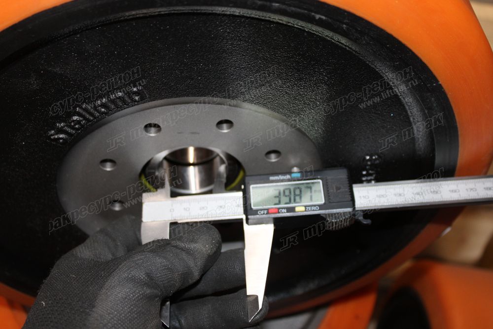 Колесо ведущее 355x106 PU