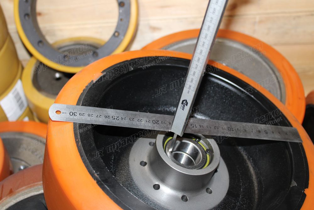 Колесо ведущее 355x106 PU