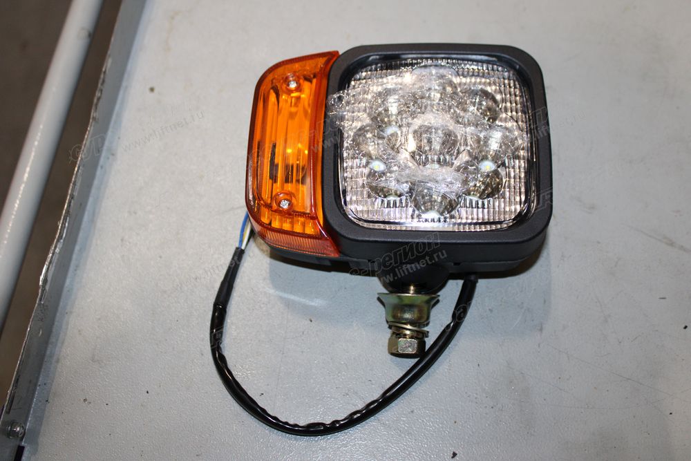 Фара пердняя правая CDM6150W