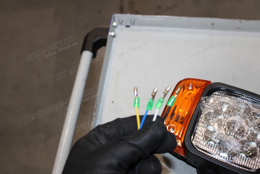 Фара пердняя правая CDM6150W