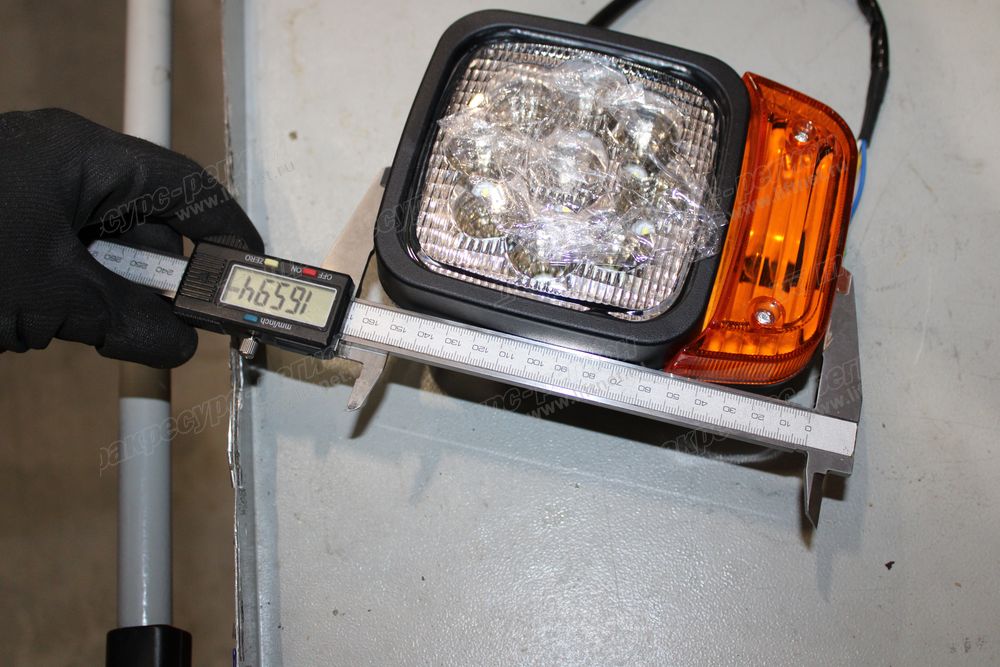 Фара пердняя правая CDM6150W