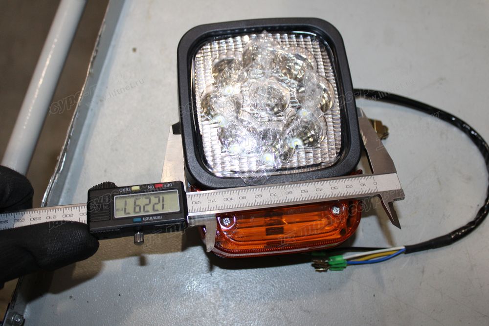 Фара пердняя правая CDM6150W