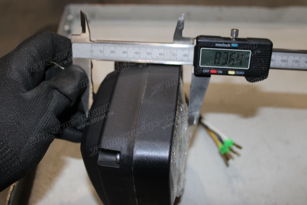 Фара пердняя правая CDM6150W
