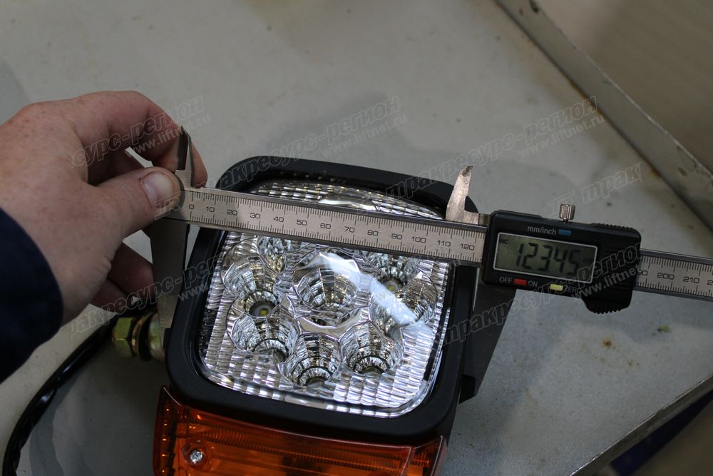 Фара пердняя левая CDM6150W