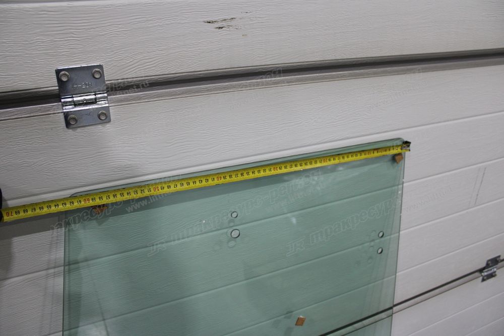 Стекло кабины левое CDM83C;CDM83CL
