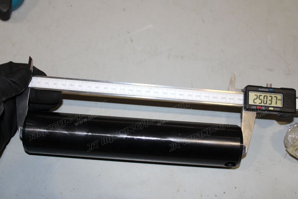 Палец нижний цилиндра стрелы CDM83