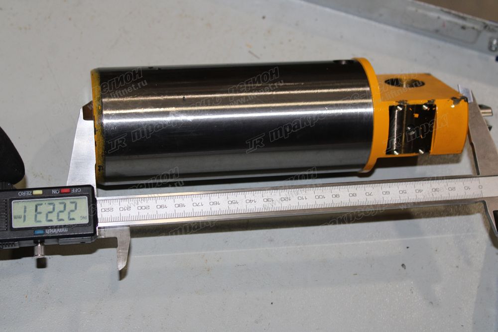 Палец верхний поворотной опоры CDM83