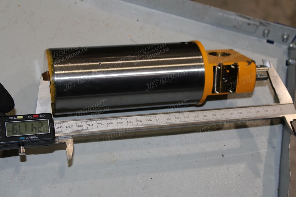 Палец верхний поворотной опоры CDM83