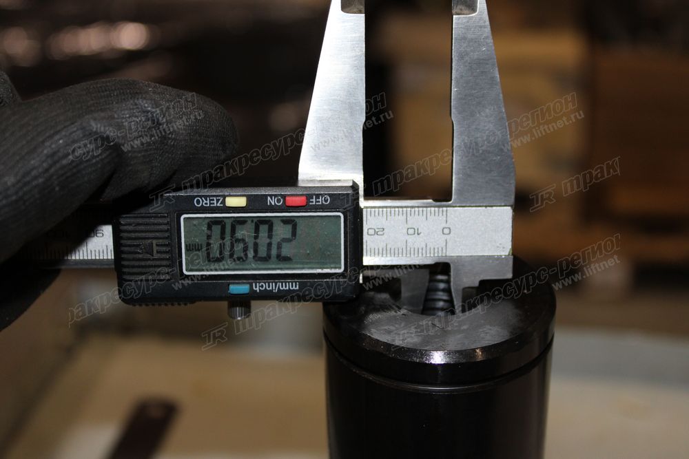 Палец тяги задний цилиндра ковша CDM83