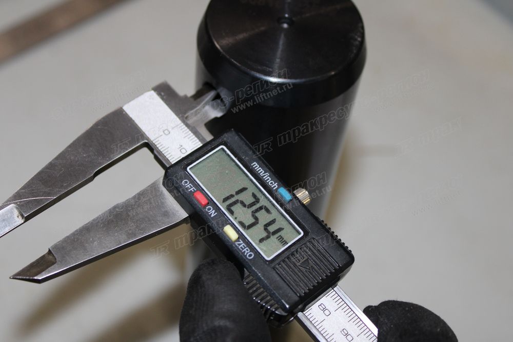 Палец тяги задний цилиндра ковша CDM83