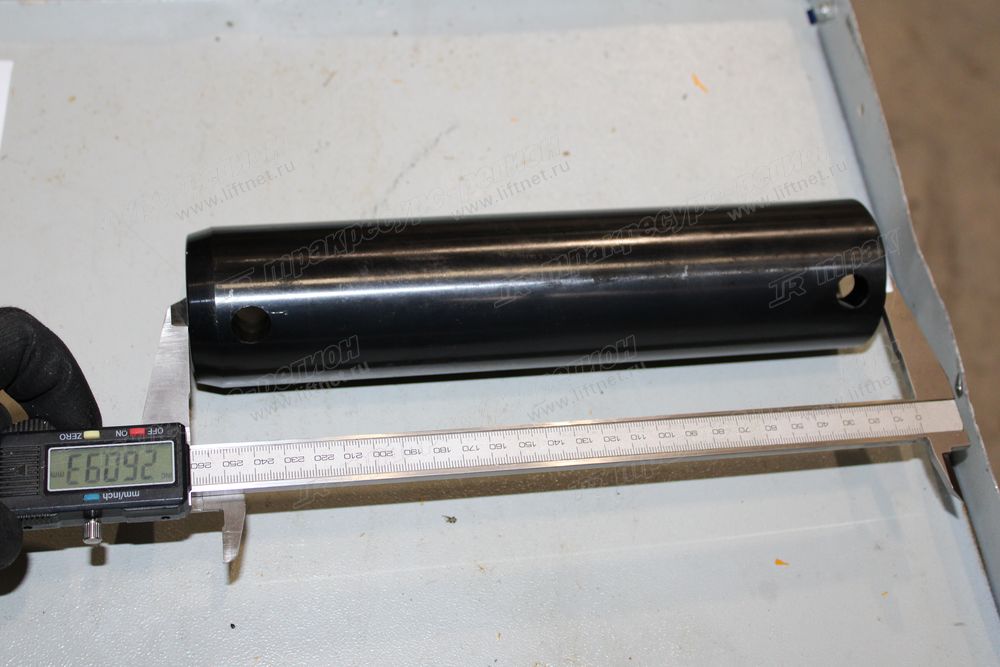 Палец стрелы задний CDM83
