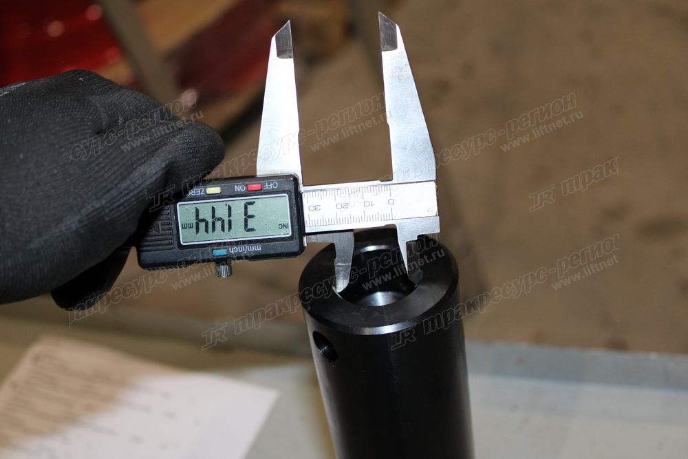 Палец стрелы задний CDM83