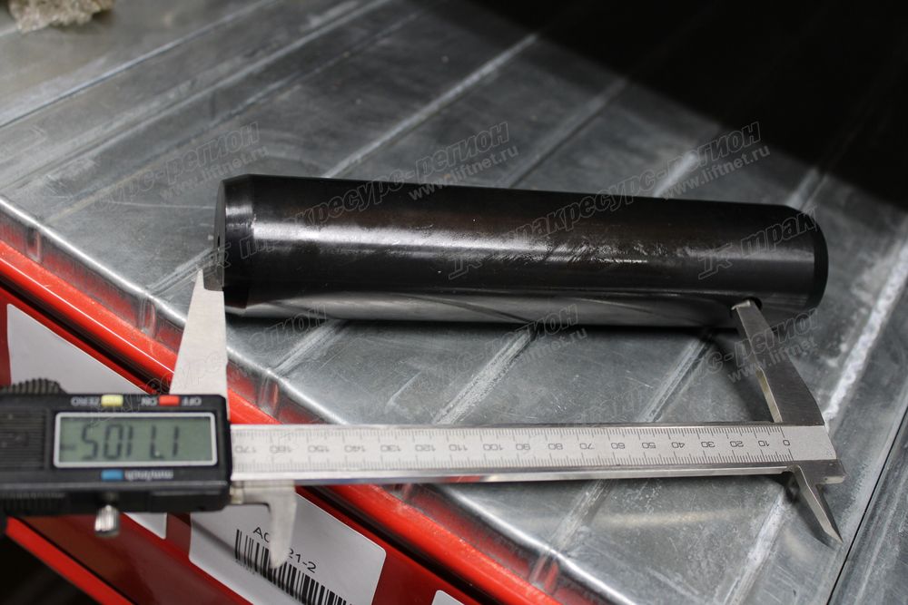 Палец цилиндра ковша передний  CDM83