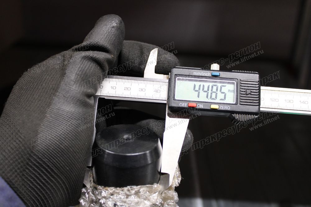 Палец цилиндра ковша передний  CDM83