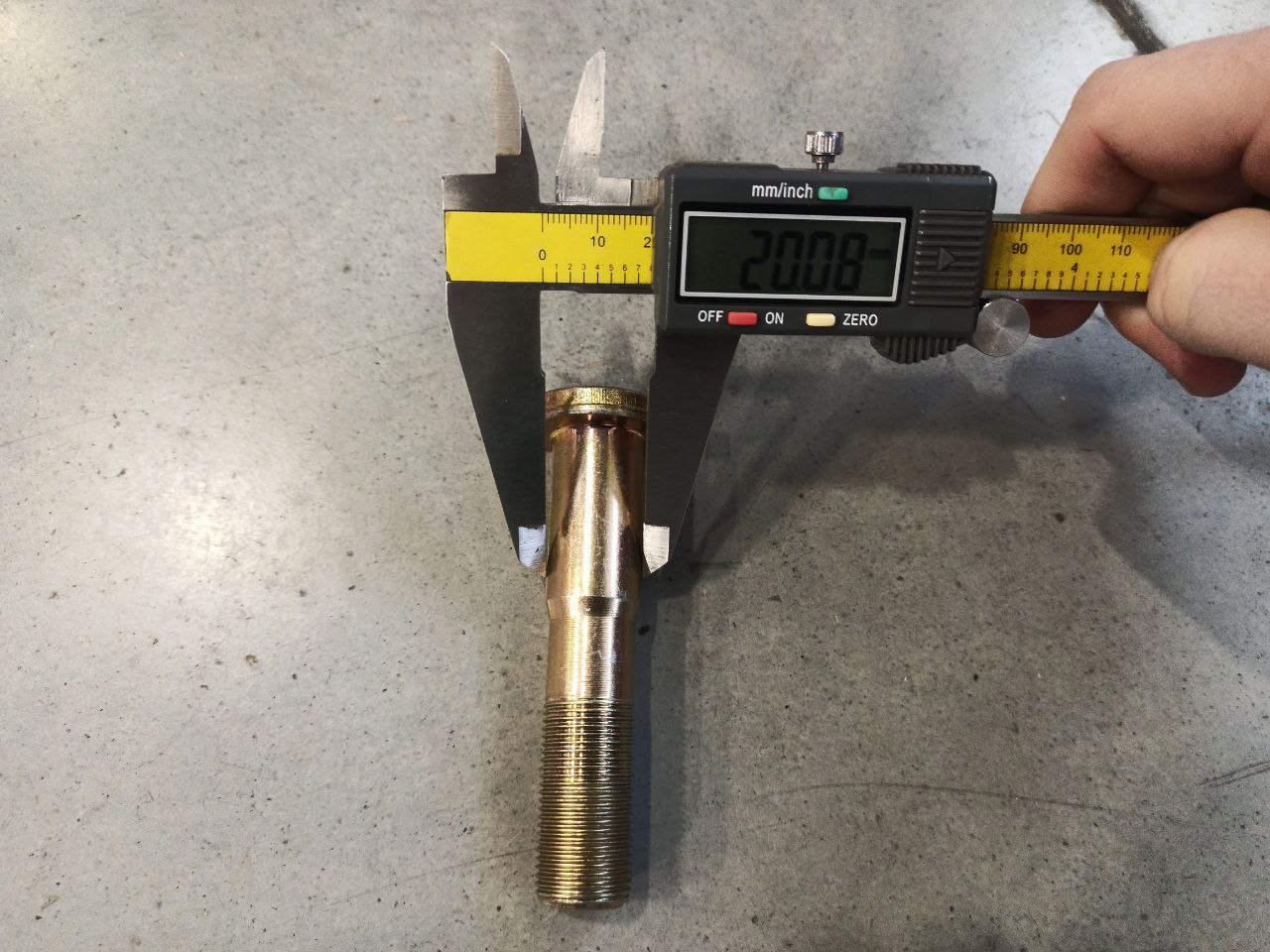 Шпилька ВМ с гайкой 91G33-01100
